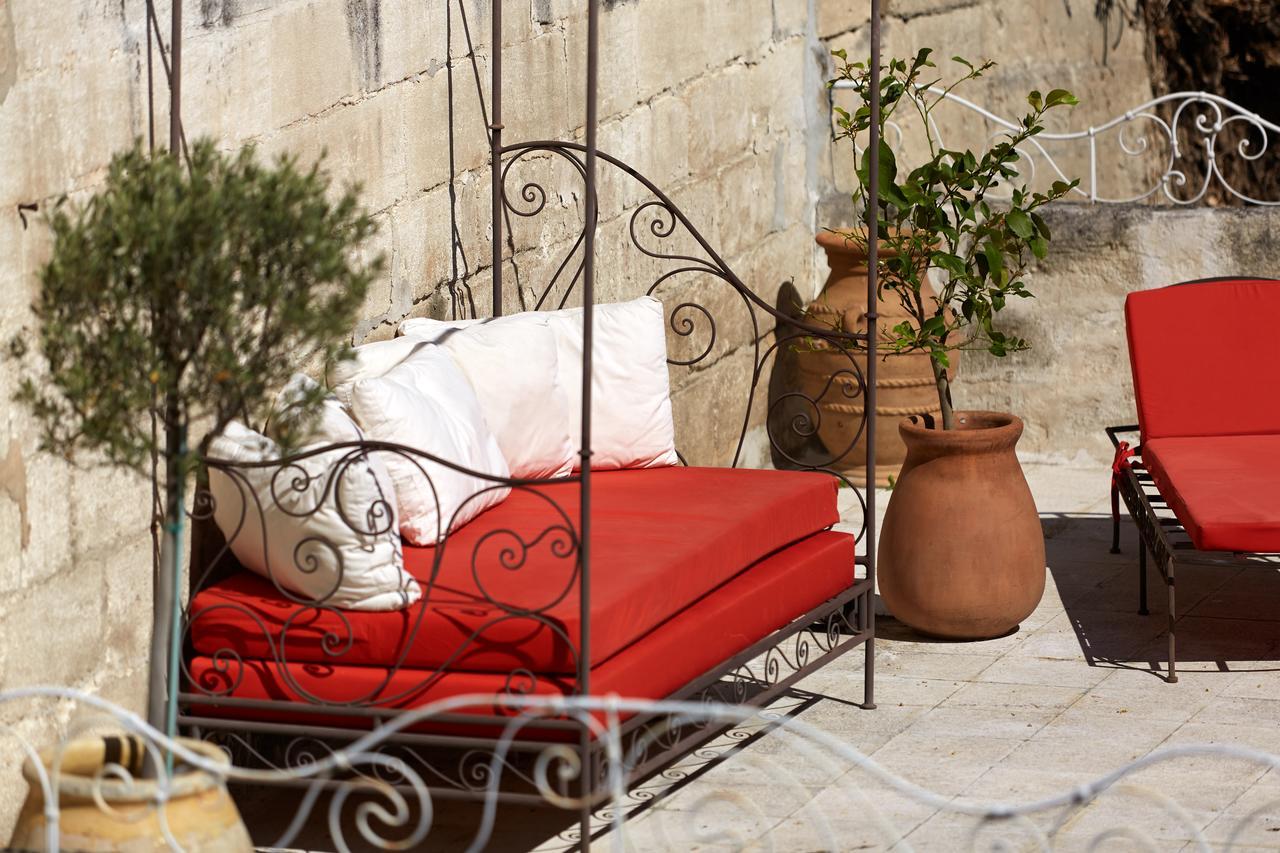 Hotel De L'Atelier Villeneuve-lès-Avignon Exterior foto